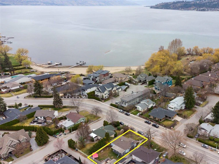 2385 Abbott Street, Kelowna, BC, V1Y 1E7