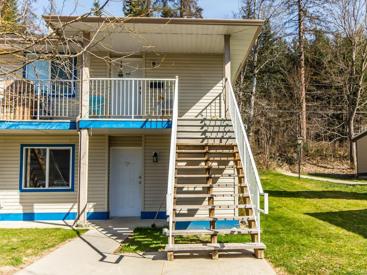 206-831 Southeast 2 Street, Salmon Arm, BC, V1E 4H3