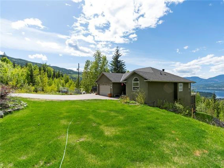 5157 Ridge Road, Eagle Bay, BC, V0E 1T0