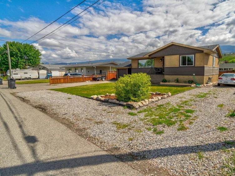 335 Mallach Road, Kelowna, BC, V1X 2W7