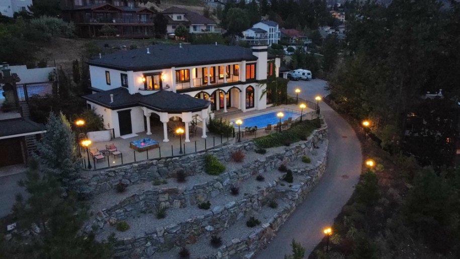 419 Viewcrest Road, Kelowna, BC, V1W 4J9