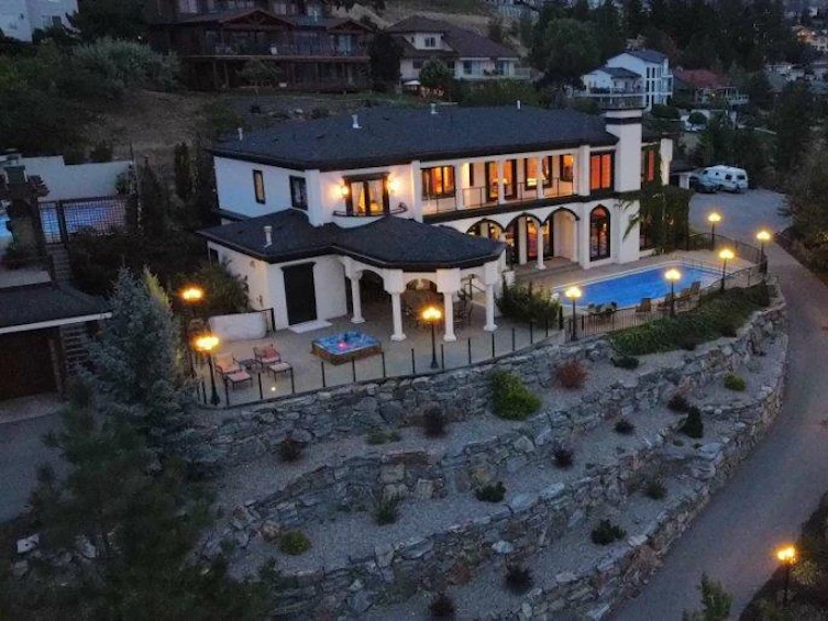 419 Viewcrest Road, Kelowna, BC, V1W 4J9