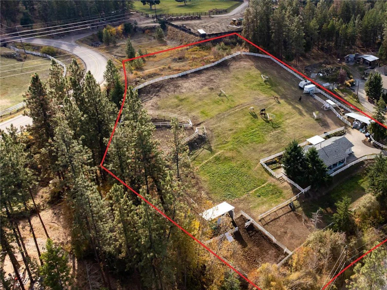 3665 Luxmoore Road, Kelowna, BC, V1W 4C7