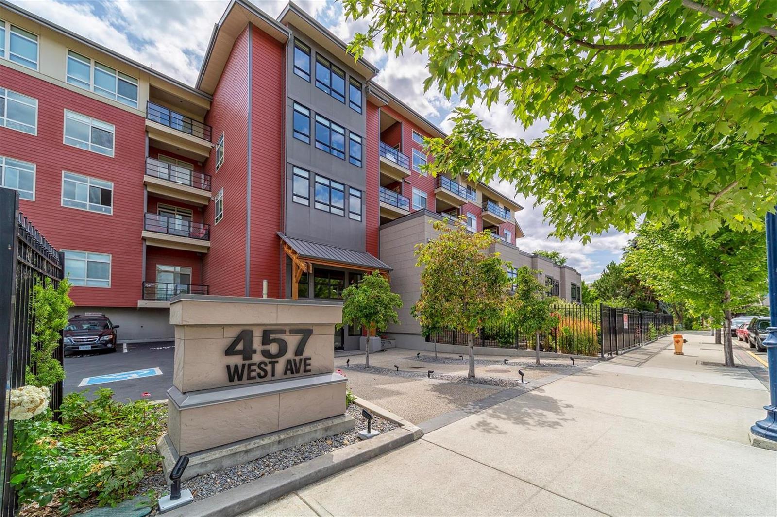 403-457 West Avenue, Kelowna, BC, V1Y 4Z3