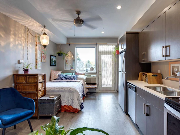 331-925 Leon Avenue, Kelowna, BC, V1Y 0E5