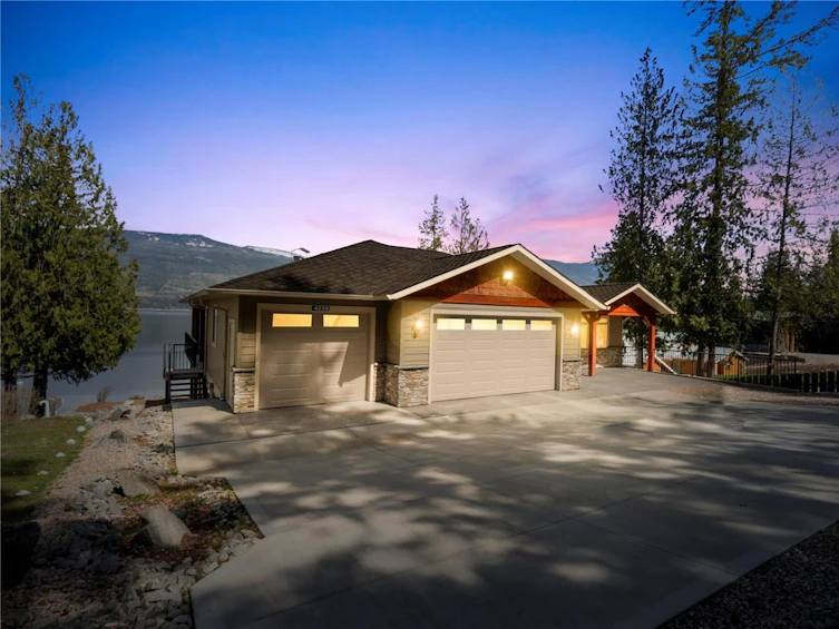 4239 Dolan Road, Eagle Bay, BC, V0E 1T0