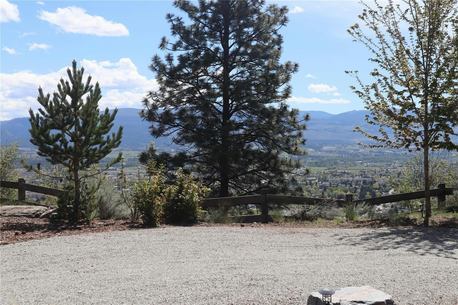 1193 Parkbluff Lane, Kelowna, BC, V1V 2Y3