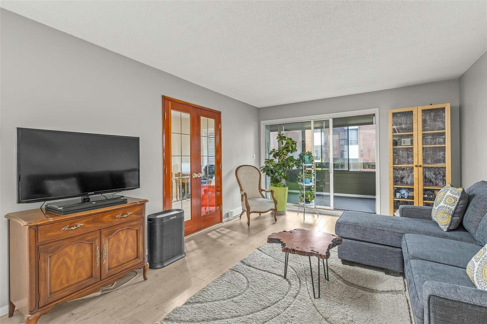 207-1056 Bernard Avenue, Kelowna, BC, V1Y 8L7