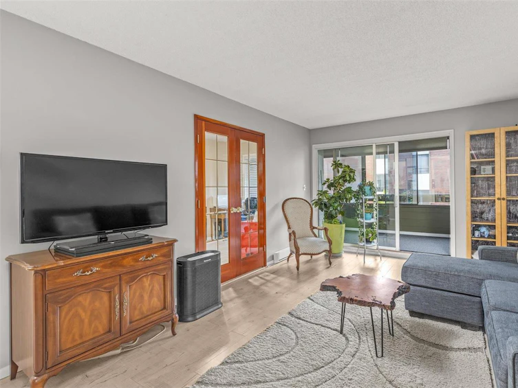207-1056 Bernard Avenue, Kelowna, BC, V1Y 8L7