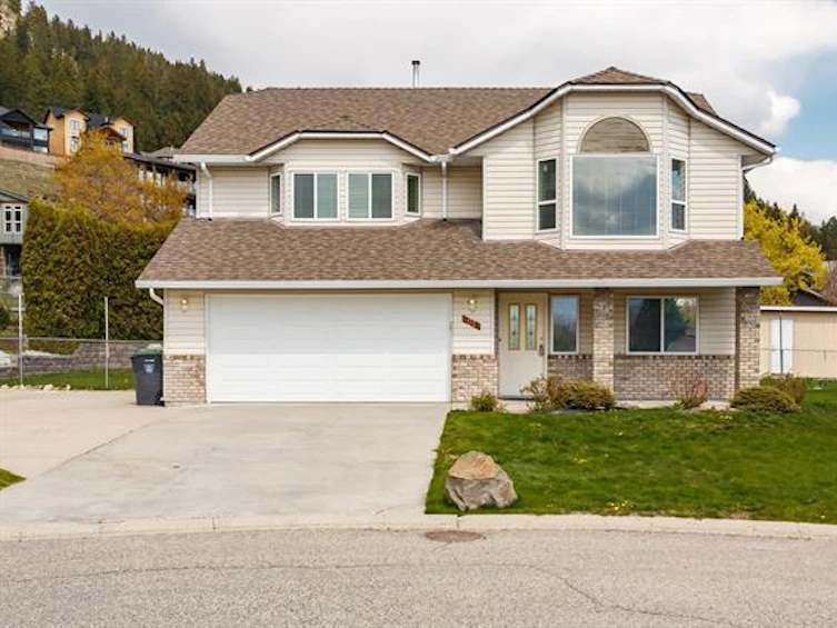6027 Garraway Place, Peachland, BC, V0H 1X4