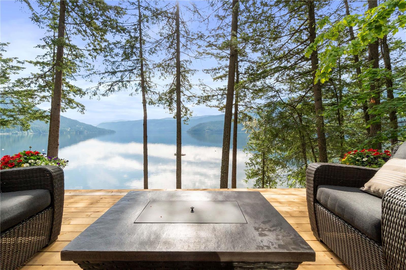 5420 Sunnybrae Canoe Point Road, Tappen, BC, V0E 2X1