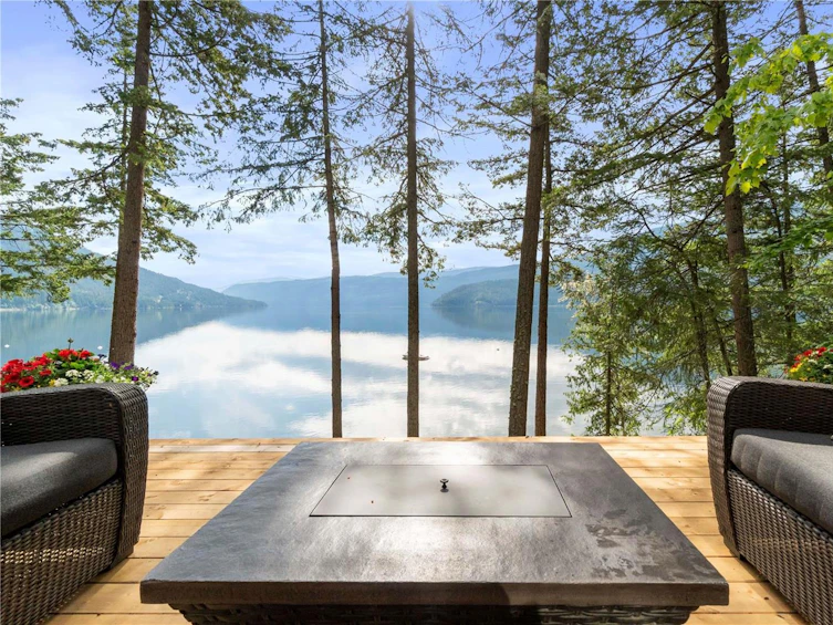 5420 Sunnybrae Canoe Point Road, Tappen, BC, V0E 2X1