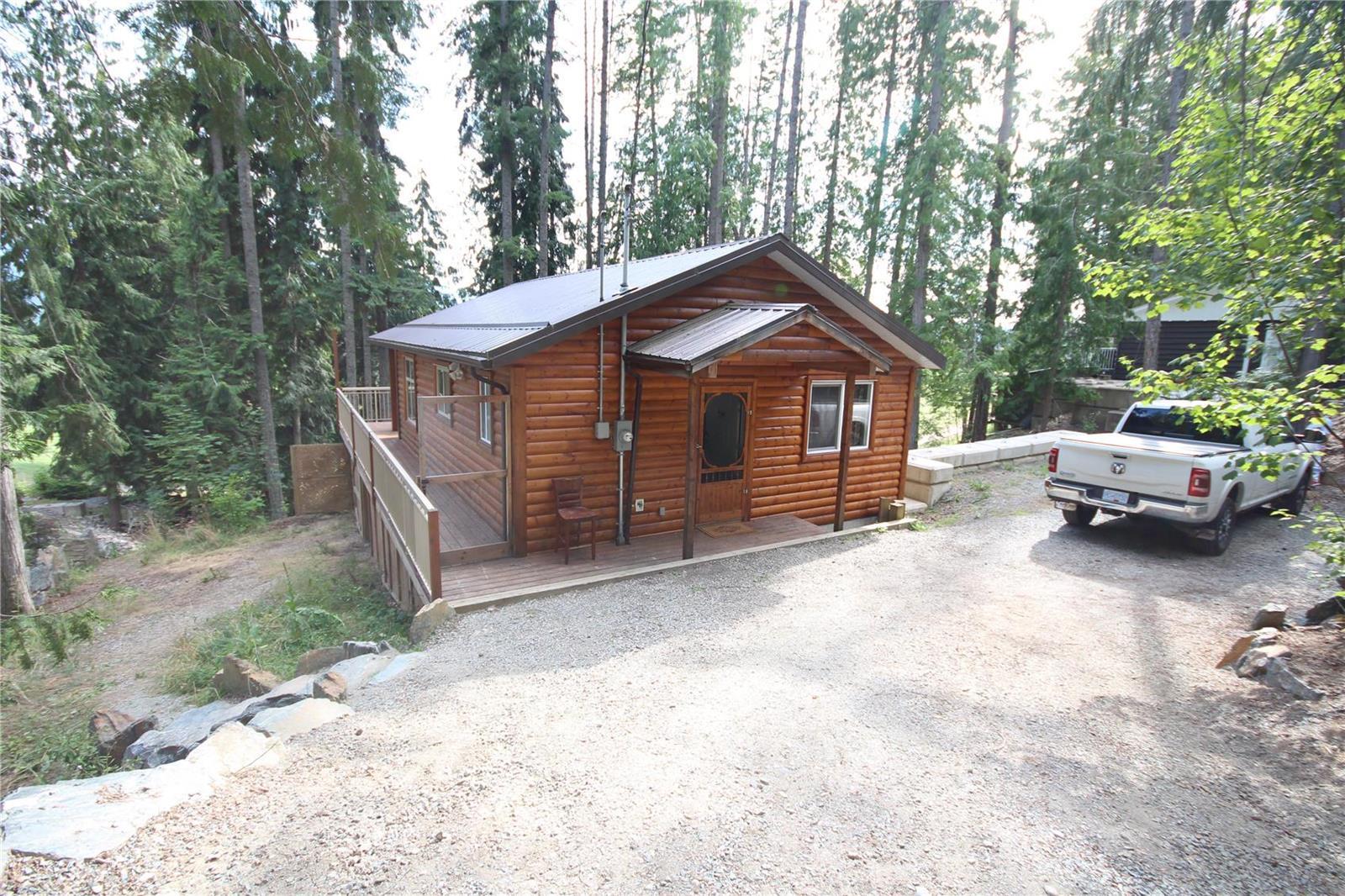 7800 Columbia Drive, Anglemont, BC, V0E 1M8