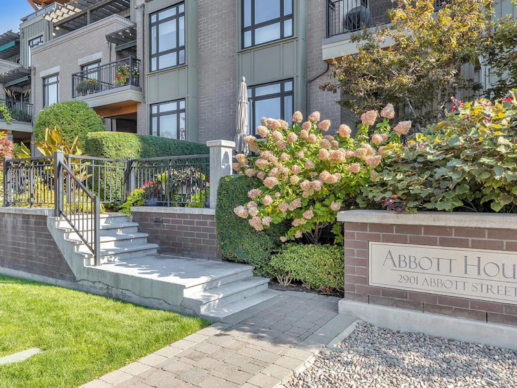 112-2901 Abbott Street, Kelowna, BC, V1Y 1G7