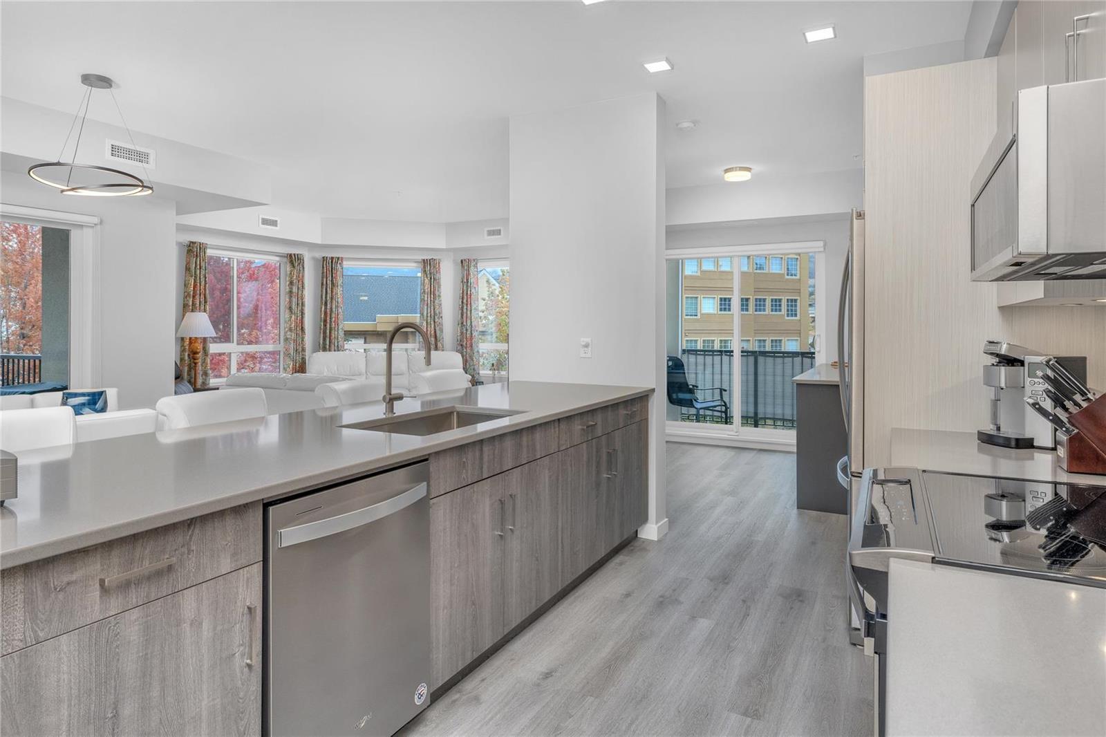 206-2301 Carrington Road, West Kelowna, BC, V4T 0E2