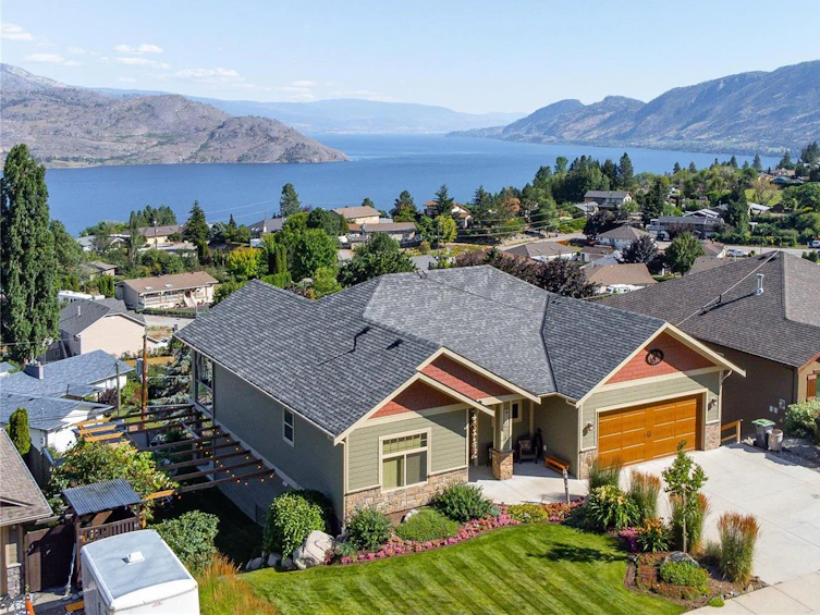 6112 Seymoure Avenue, Peachland, BC, V0H 1X4