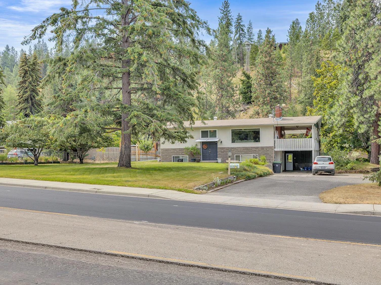 4740 Gordon Drive, Kelowna, BC, V1W 4P4