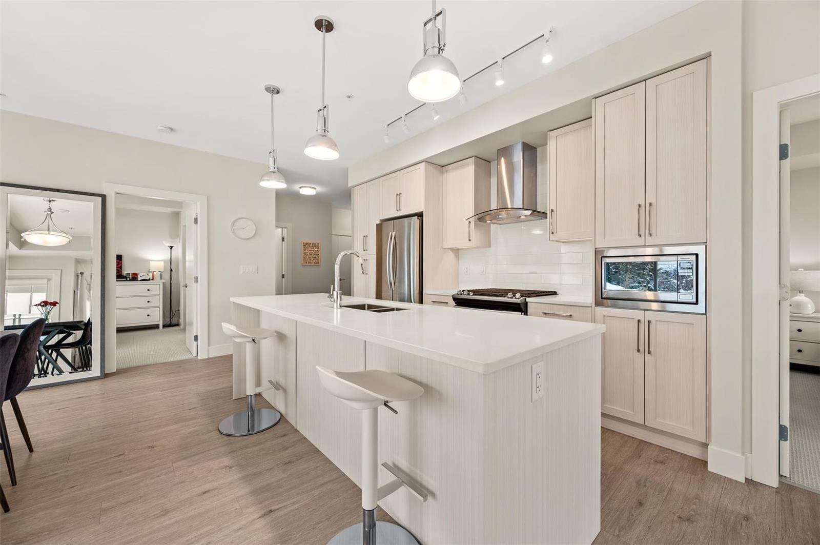 PH6-4380 Lakeshore Road, Kelowna, BC, V1W 5H5