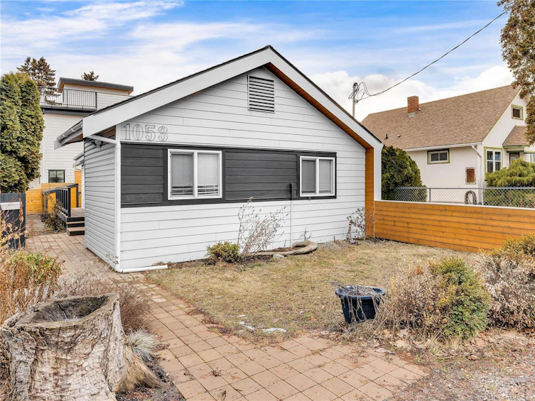 1053 Martin Avenue, Kelowna, BC, V1Y 6V6