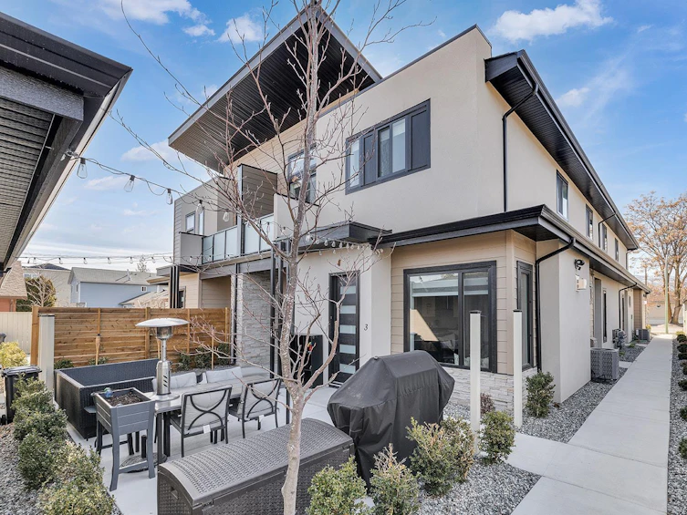 3-840 Wardlaw Avenue, Kelowna, BC, V1Y 5B9