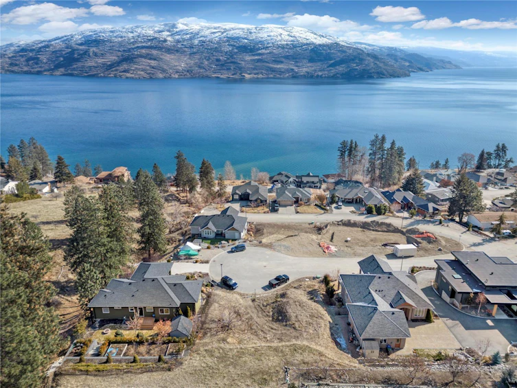 6486 Sherburn Road, Peachland, BC, V0H 1X7