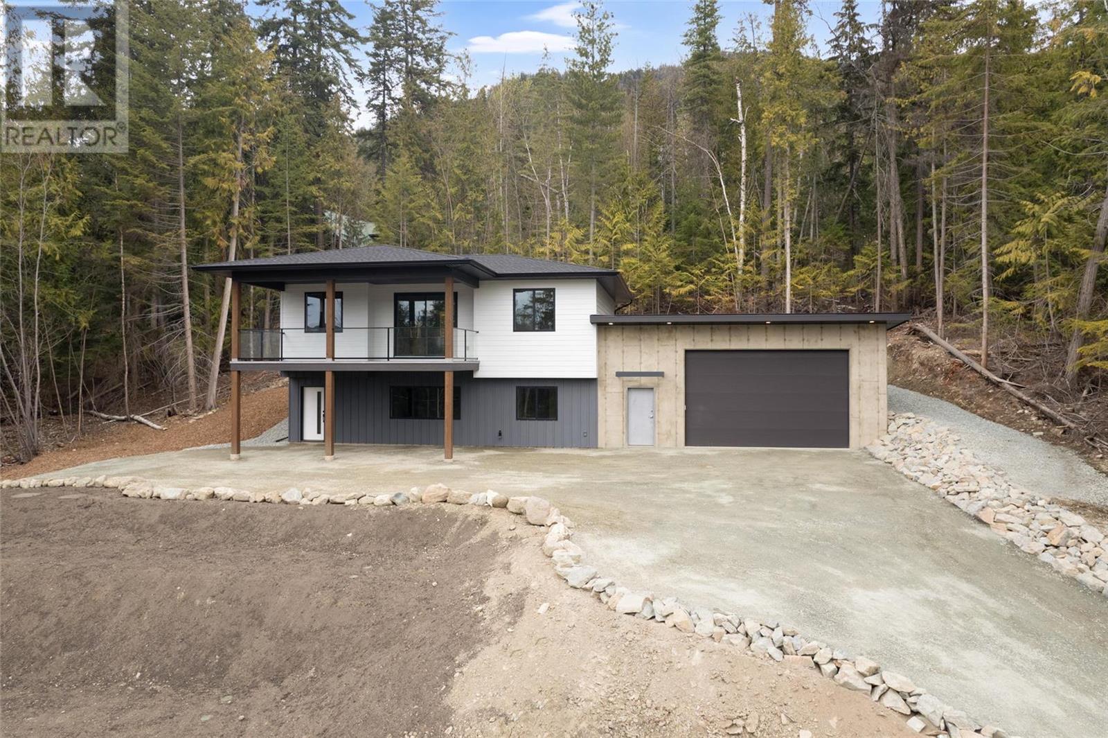 7493 Anglemont Drive, Anglemont, BC, V0E 1M8