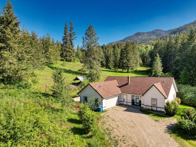 3047 Lindberg Road, Sorrento, BC, V0E 2W1