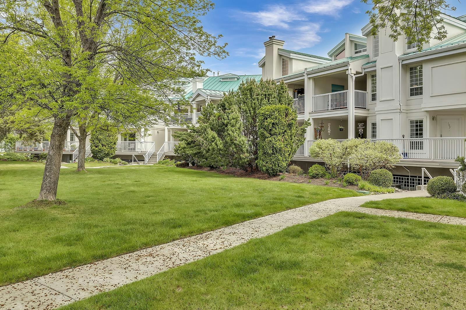 207-2350 Stillingfleet Road, Kelowna, BC, V1W 3X9