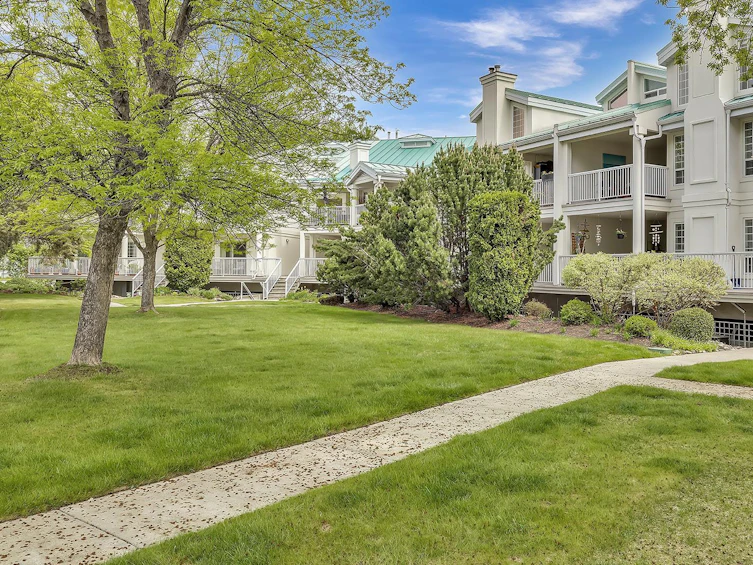 207-2350 Stillingfleet Road, Kelowna, BC, V1W 3X9