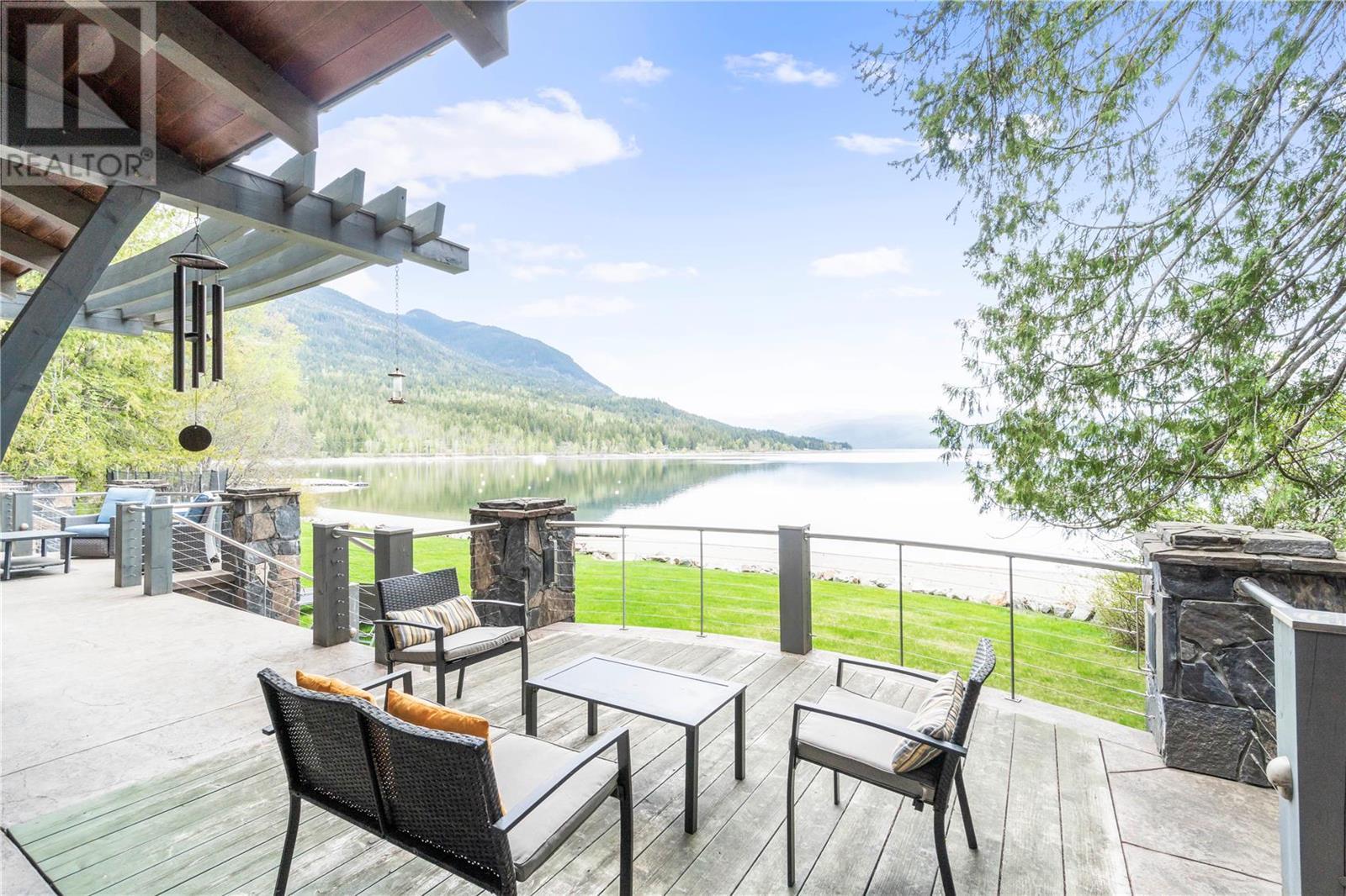 2-7220 Welch Road, Anglemont, BC, V0E 1M7