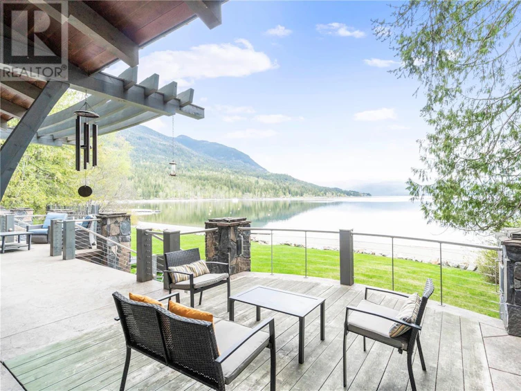 2-7220 Welch Road, Anglemont, BC, V0E 1M7