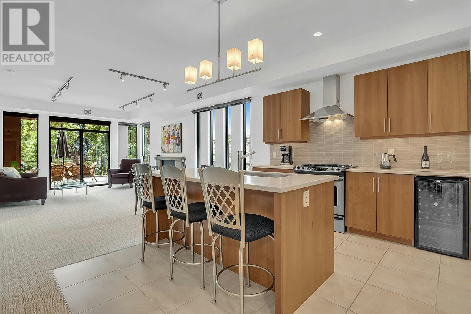 202-446 West Avenue, Kelowna, BC, V1Y 4Z2