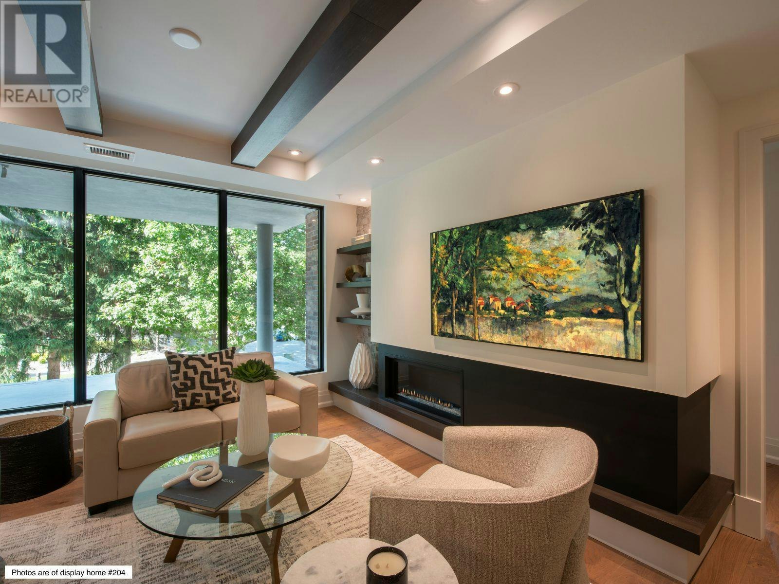 202-450 Groves Avenue, Kelowna, BC, V1Y 4Y5