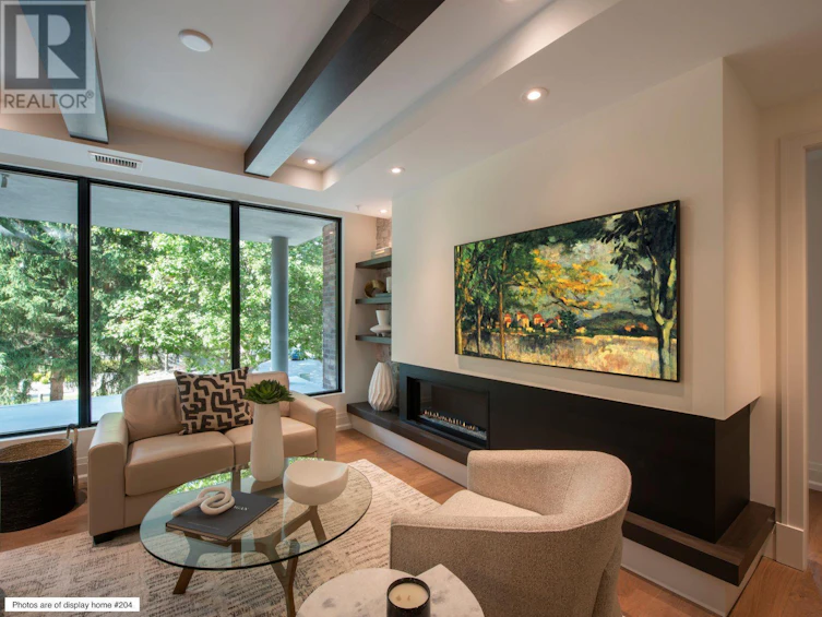 202-450 Groves Avenue, Kelowna, BC, V1Y 4Y5