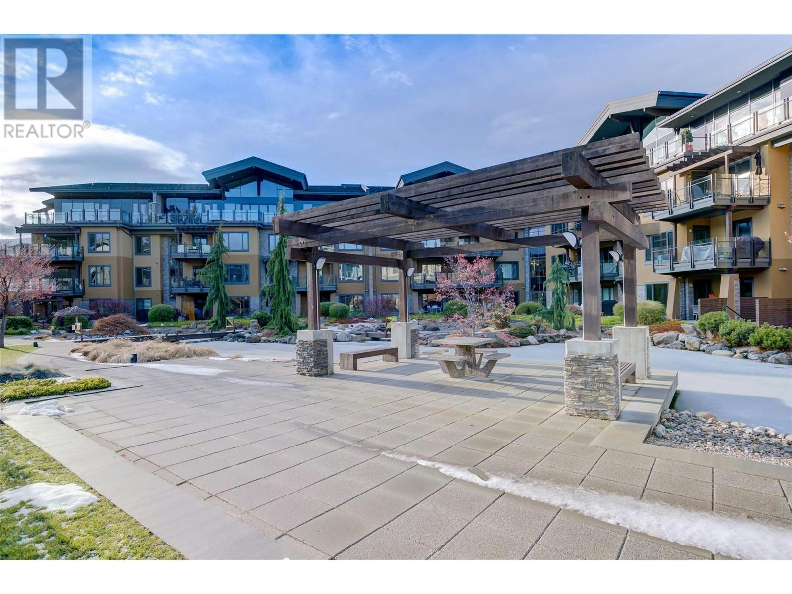 206-4380 Lakeshore Road, Kelowna, BC, V1W 5N3