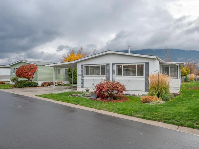 285-321 Yorkton Avenue, Penticton, BC, V2A 3V6