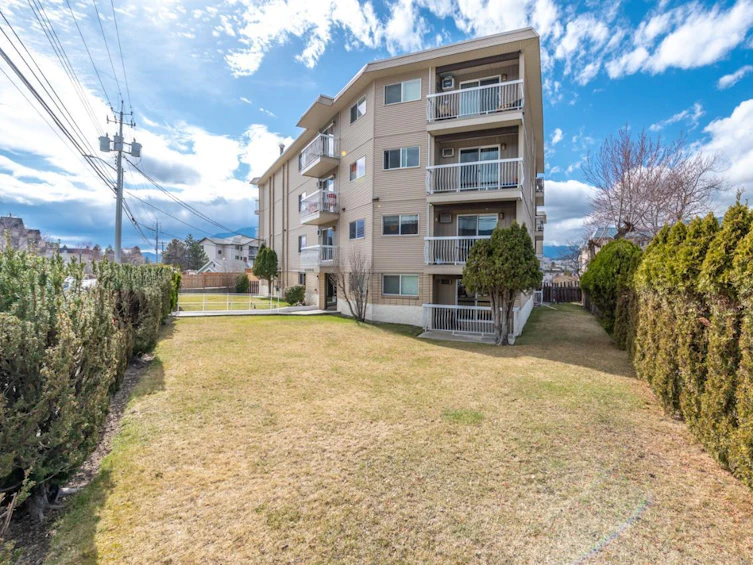 206-803 Fairview Road, Penticton, BC, V2A 5Y7