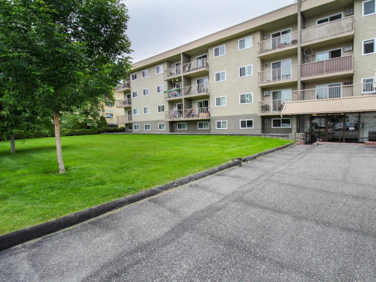 207-130 Skaha Place, Penticton, BC, V2A 7J6