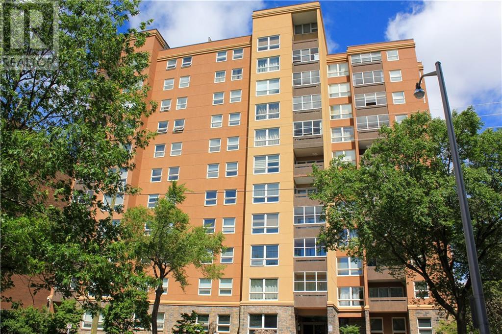906-373 E Laurier Ave  