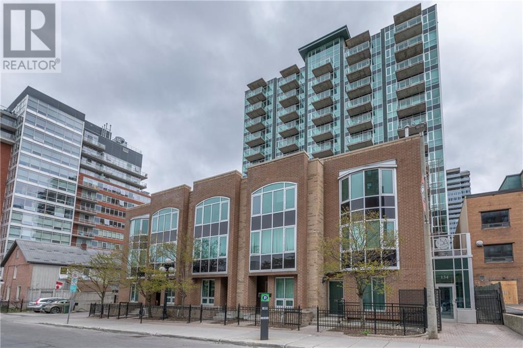 1C-150 York St  