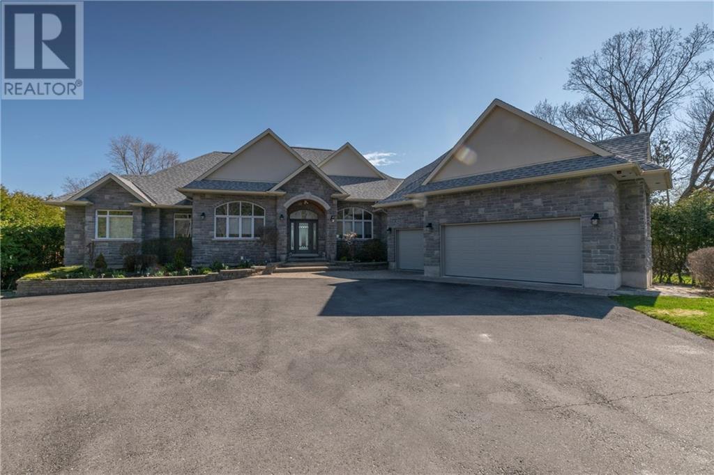 2932 Barlow Cres  
