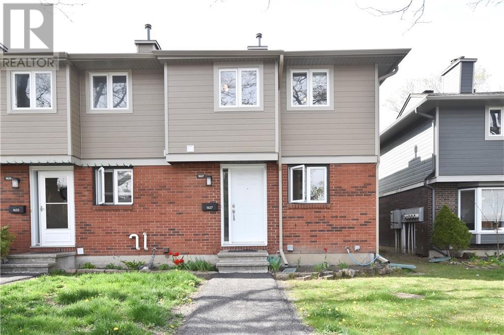 1627 Du Sommet Pl  