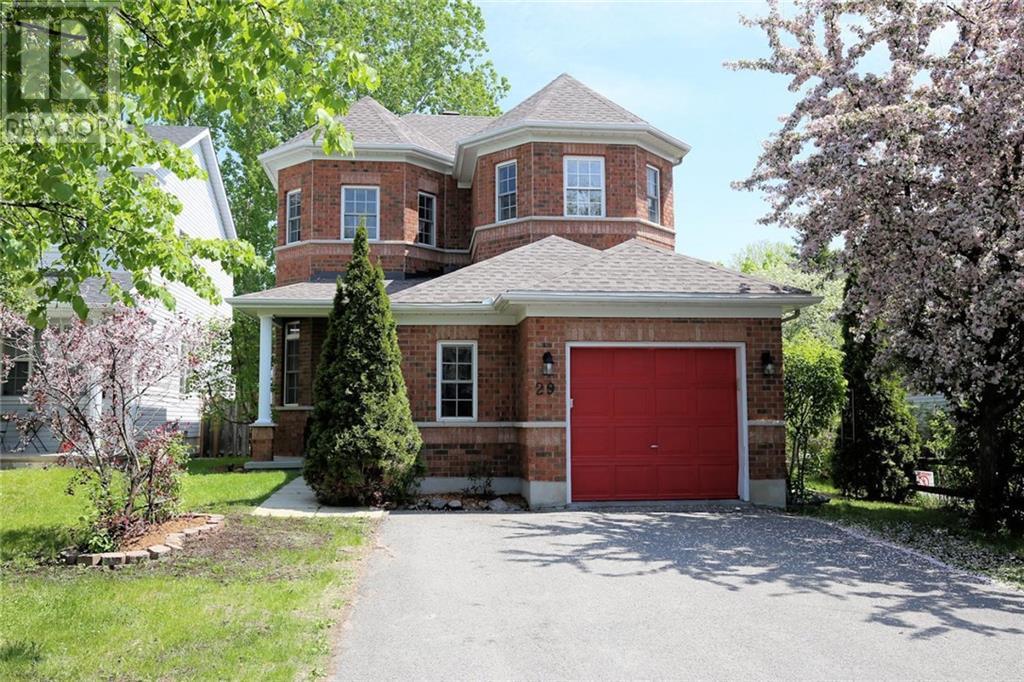 29 Hemlo Cres  