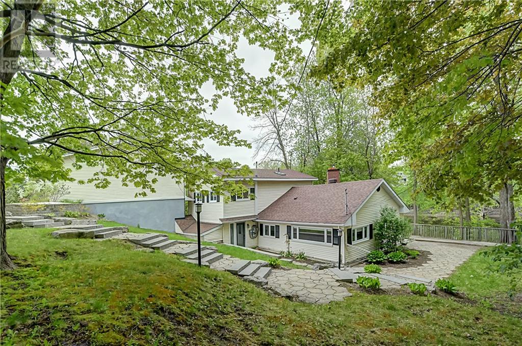 4221 N Rideau Valley Dr  
