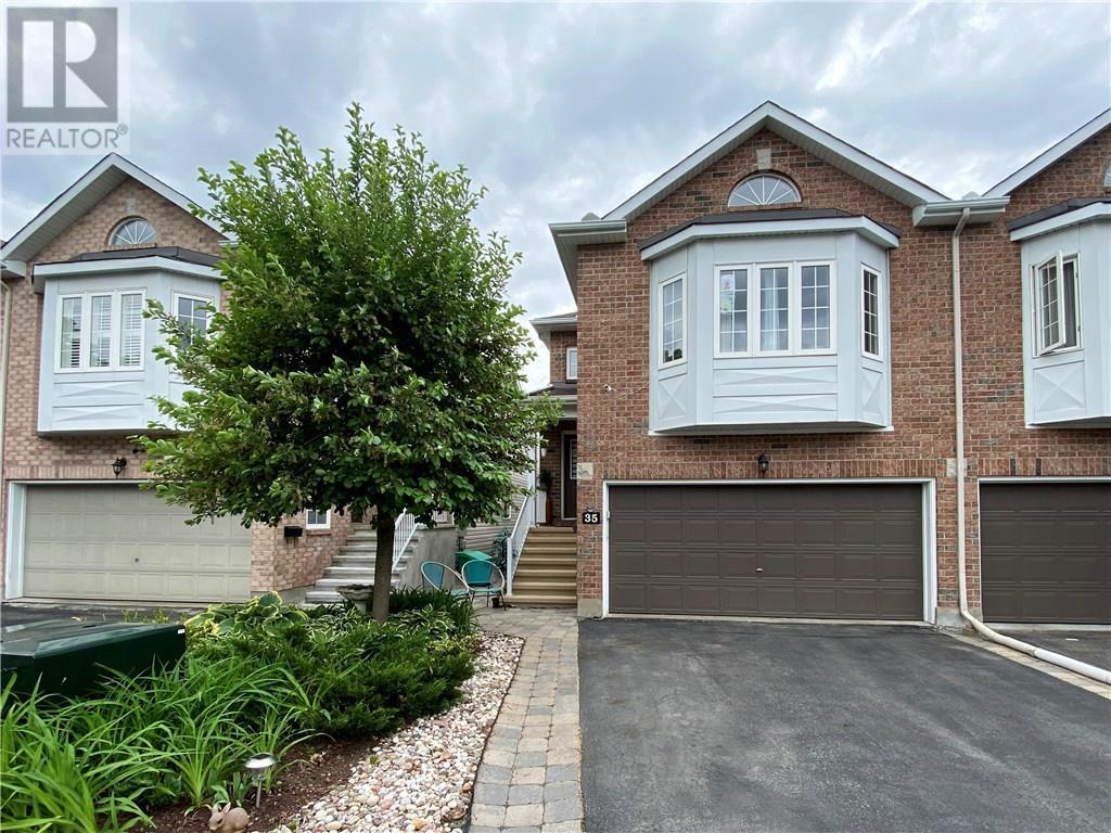 35 Castle Glen Cres  