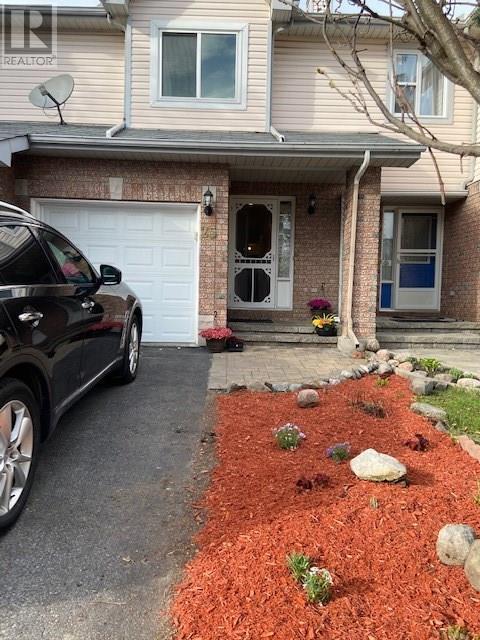 25 Daventry Cres  
