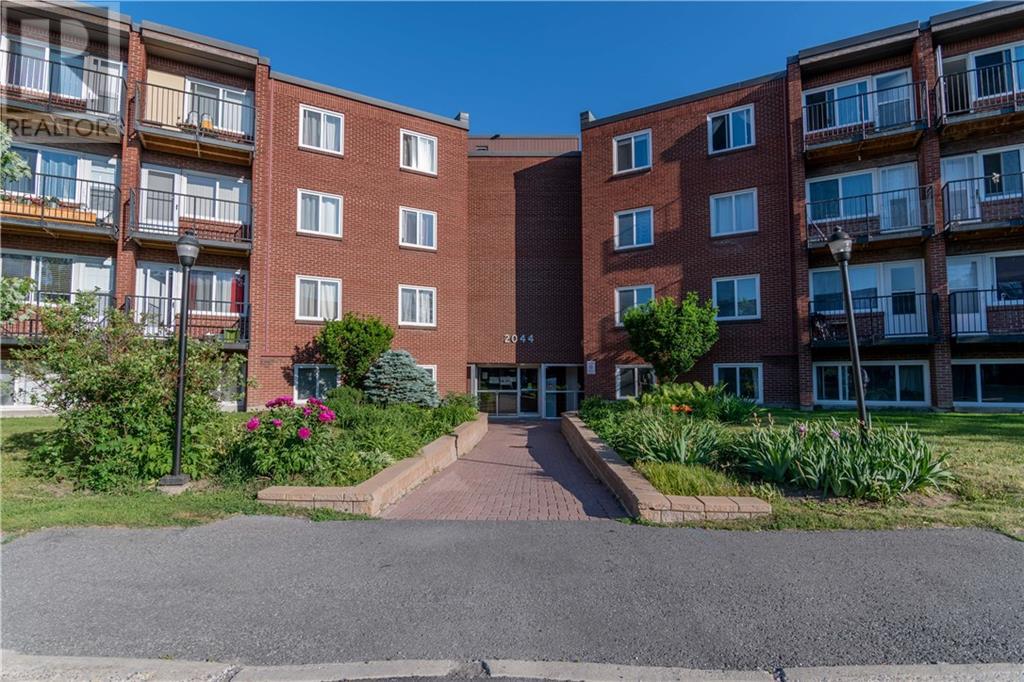 402B-2044 Arrowsmith Dr