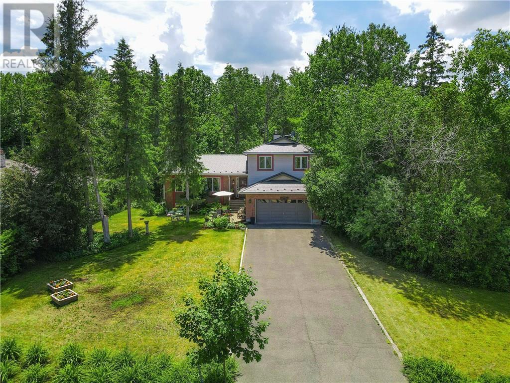 3061 Barlow Cres