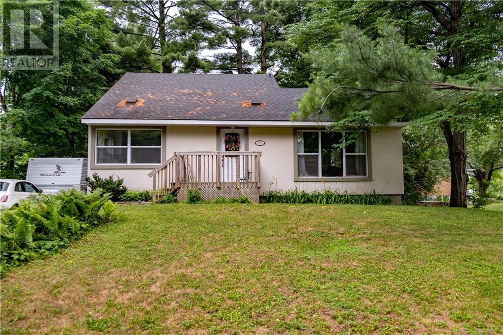 1 Pineglen Cres  