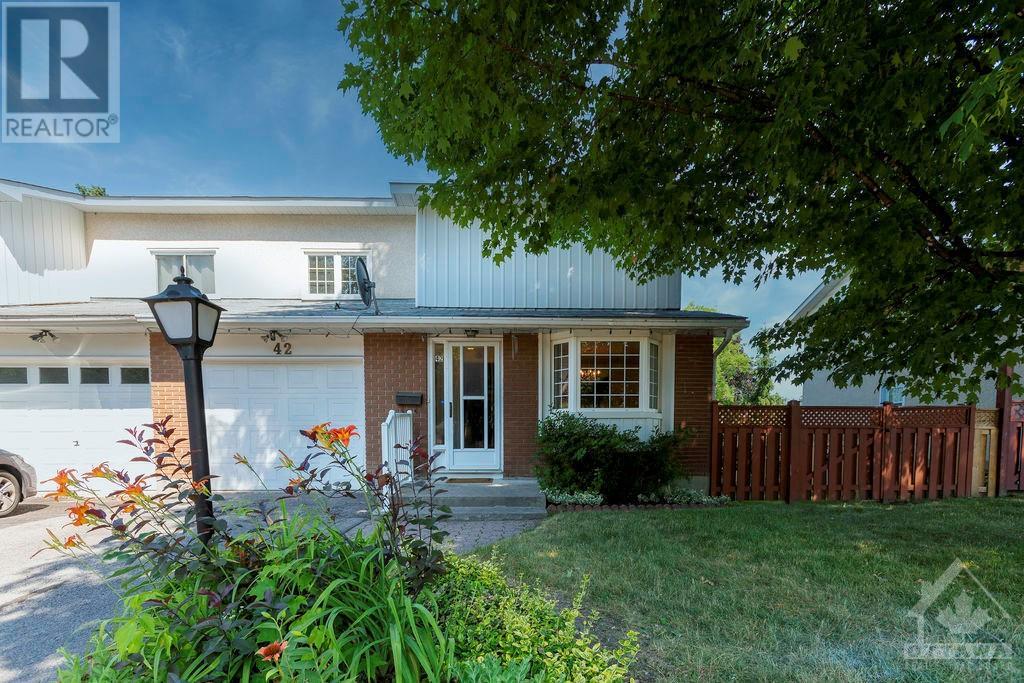 42 Downsview Cres  